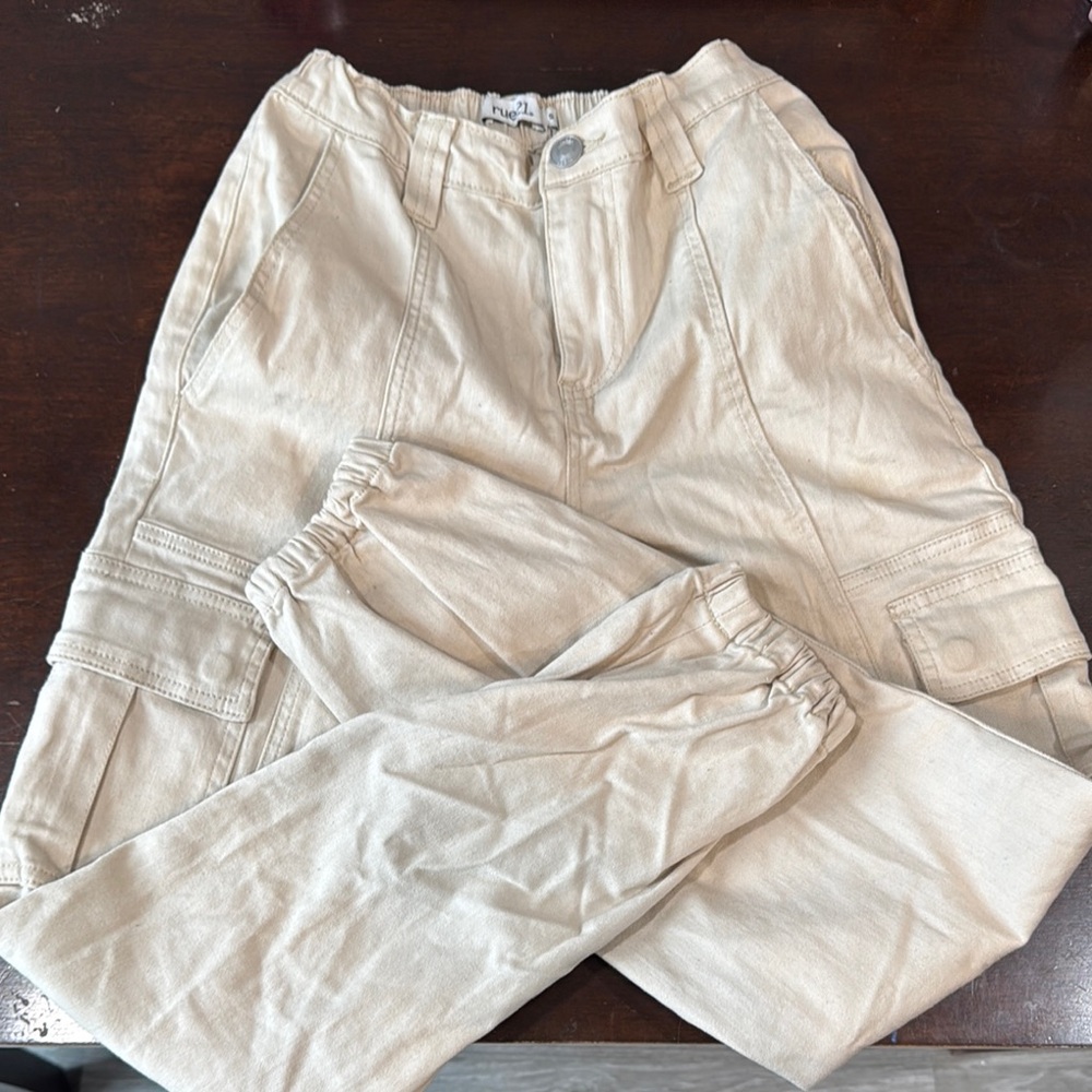 Woman’s  Beige Cargo Pants